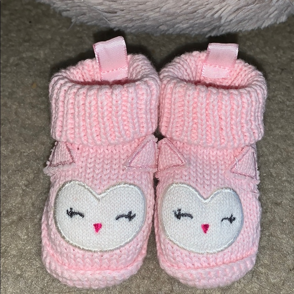 Little pink knitted owl shoes